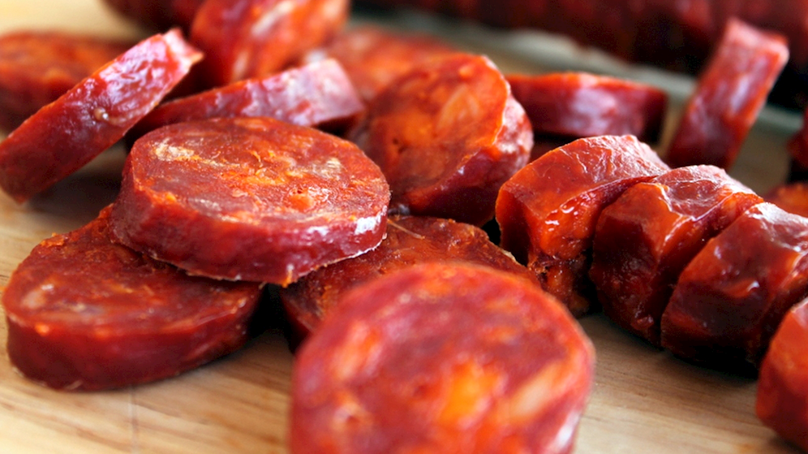 Chorizos con tradición
Chorizo de la marca "Urdeki" producido con carne extra de cerdo y con carne de pimiento choricero