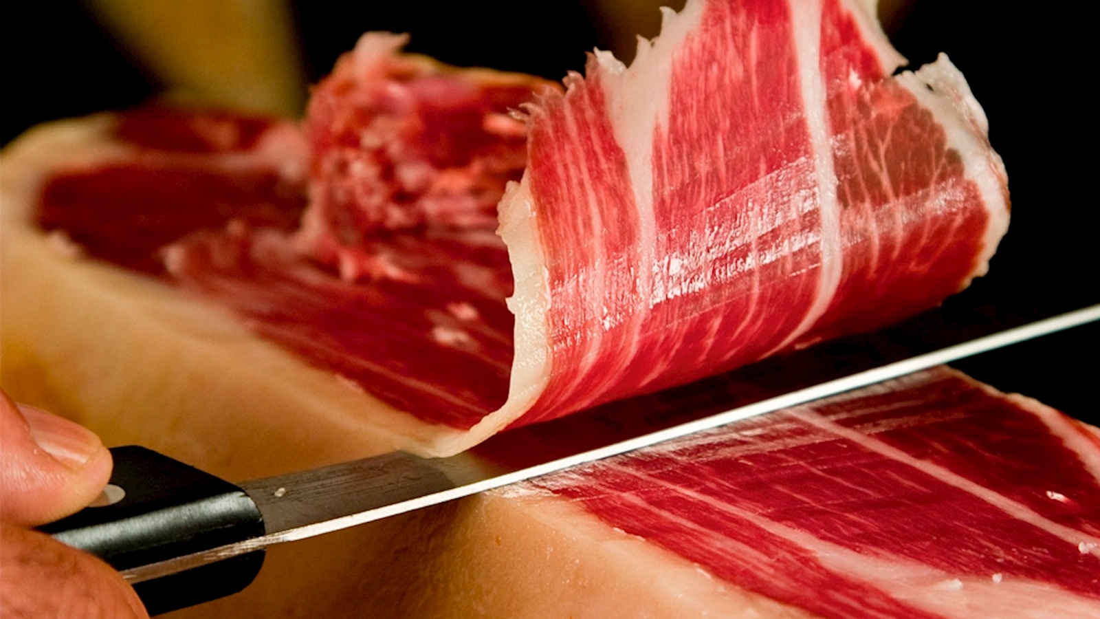 Lotes y Cestas Gourmet
Preparamos regalos, desde pequeños detalles para celebraciones hasta las más completas cestas y cajas con lotes gourmet