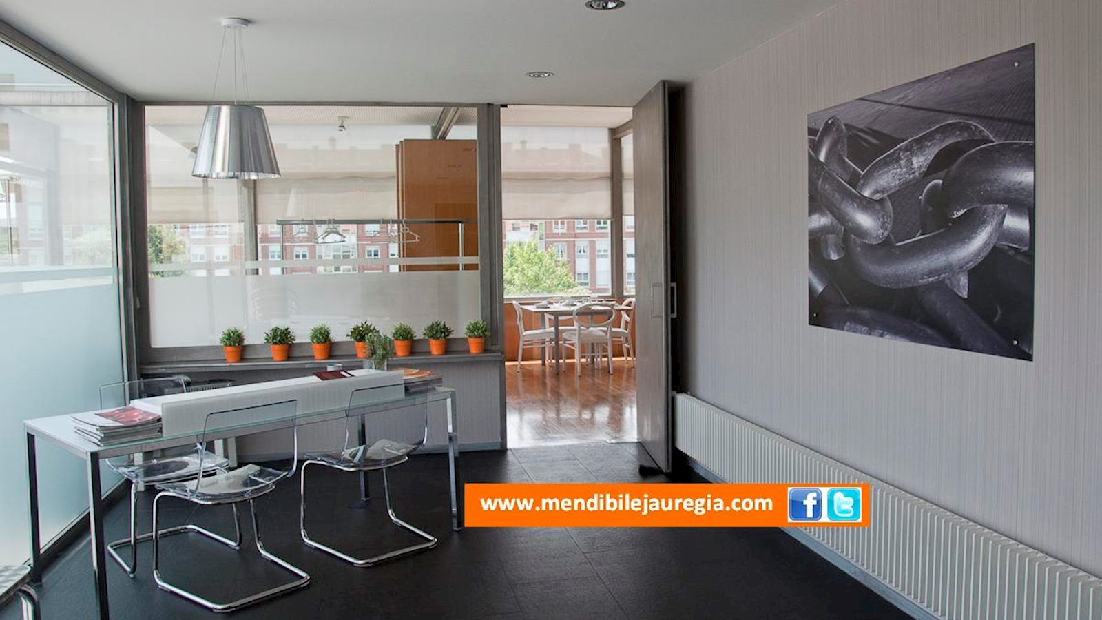 Momentos y vivencias en un espacio adaptado a la cultura del Txoko tradicional. El Txakoli protagonista principal.