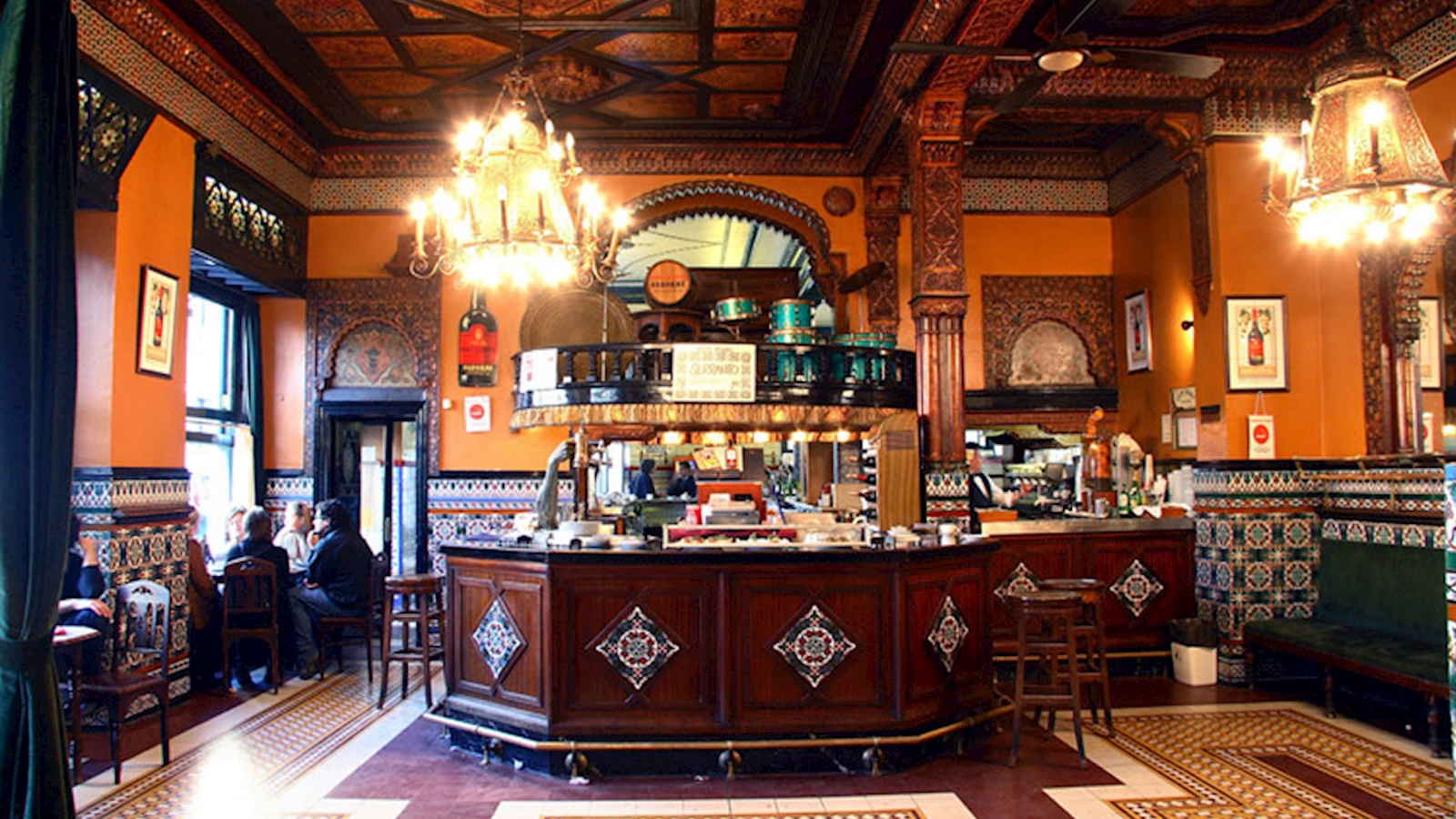 Desde hace un siglo "con mucho gusto" en el corazón de Bilbao.