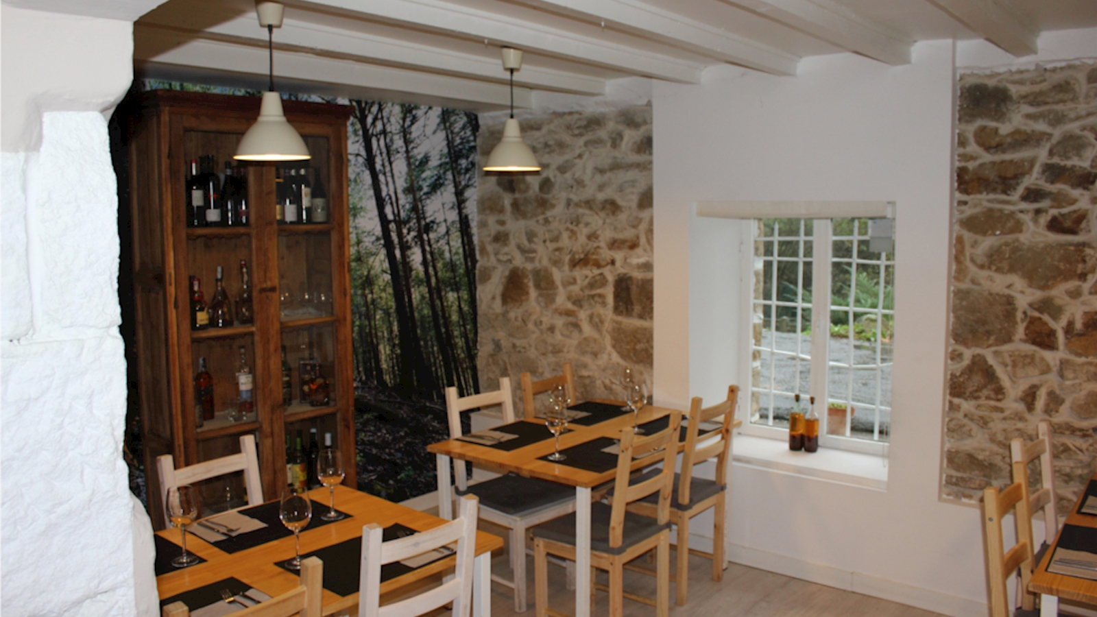 Acogedor restaurante familiar con cocina de producto.