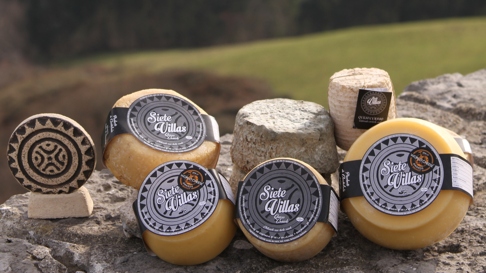 Nuestros quesos
Un queso con todo el sabor de la leche de cabra y vaca...¡DELICIOSO!