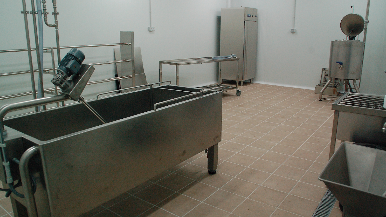 Sala de elaboración
Trabajamos en nuestras instalaciones de forma artesanal, uniendo modernidad y tradición.